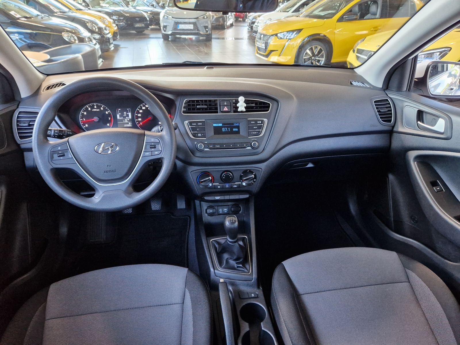 Fahrzeugabbildung Hyundai i20 Pure KLIMA