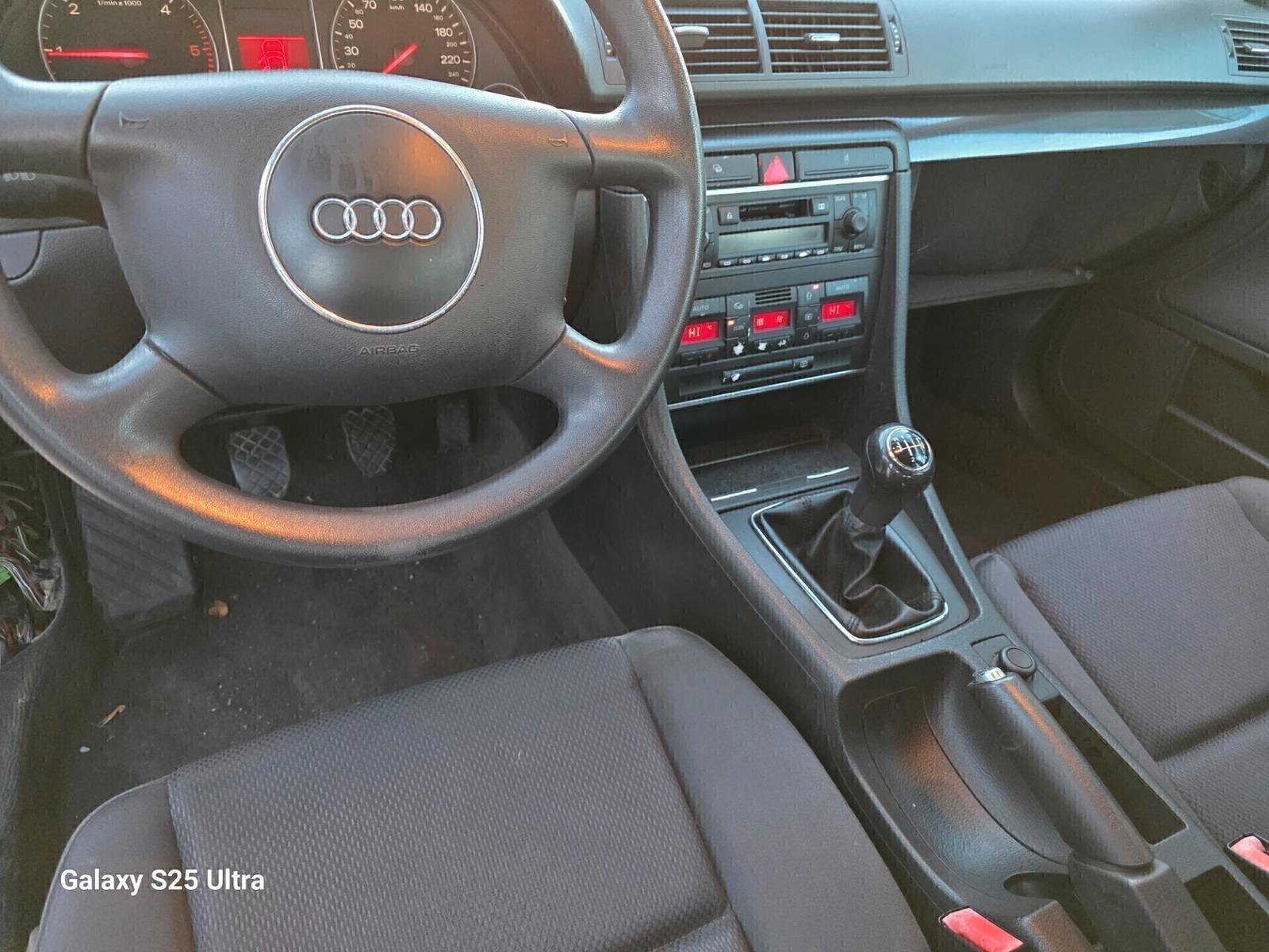 Audi A4 2005 — photo 12