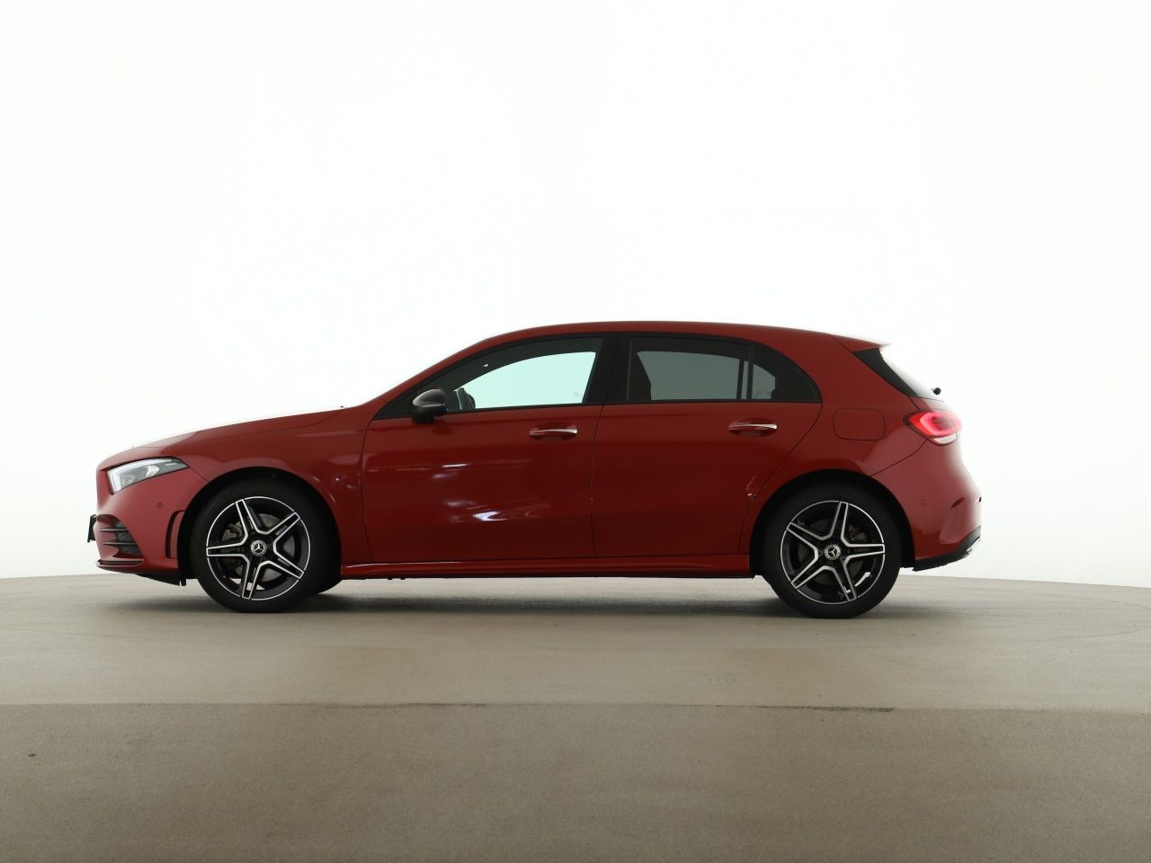 Mercedes-Benz A 250 e AMG Night MBUX Distronic Kamera LED Navi foto 4