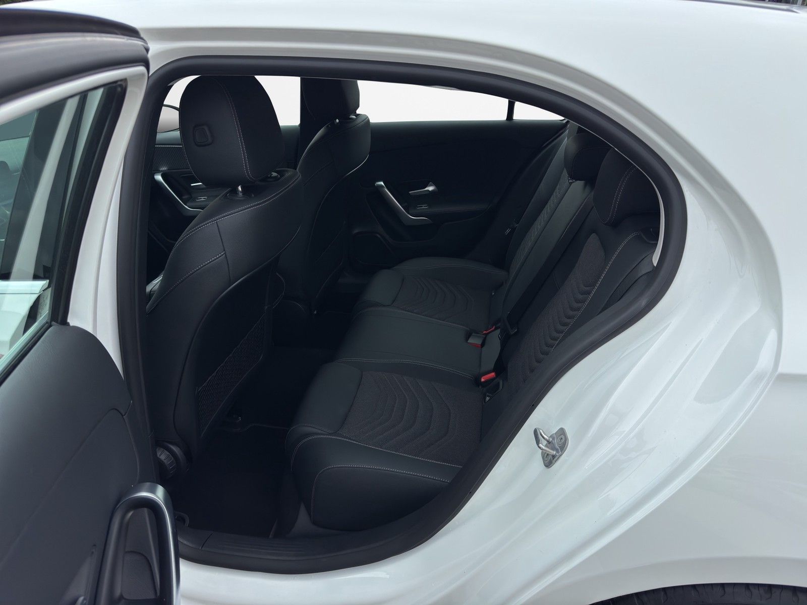 MERCEDES-BENZ A 220 4Matic Progressive AUTOMATIK / LED-HIGH / - Image 15