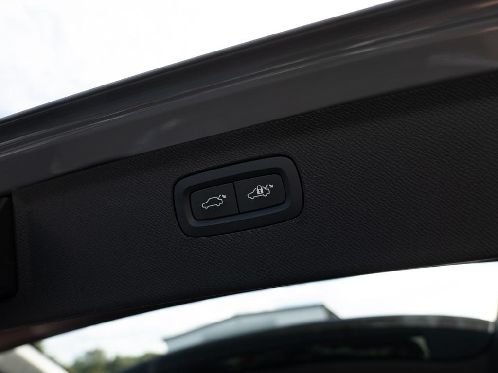 Volvo XC90 Recharge T8 AWD AHK ACC FACEL. STANDHZ LED