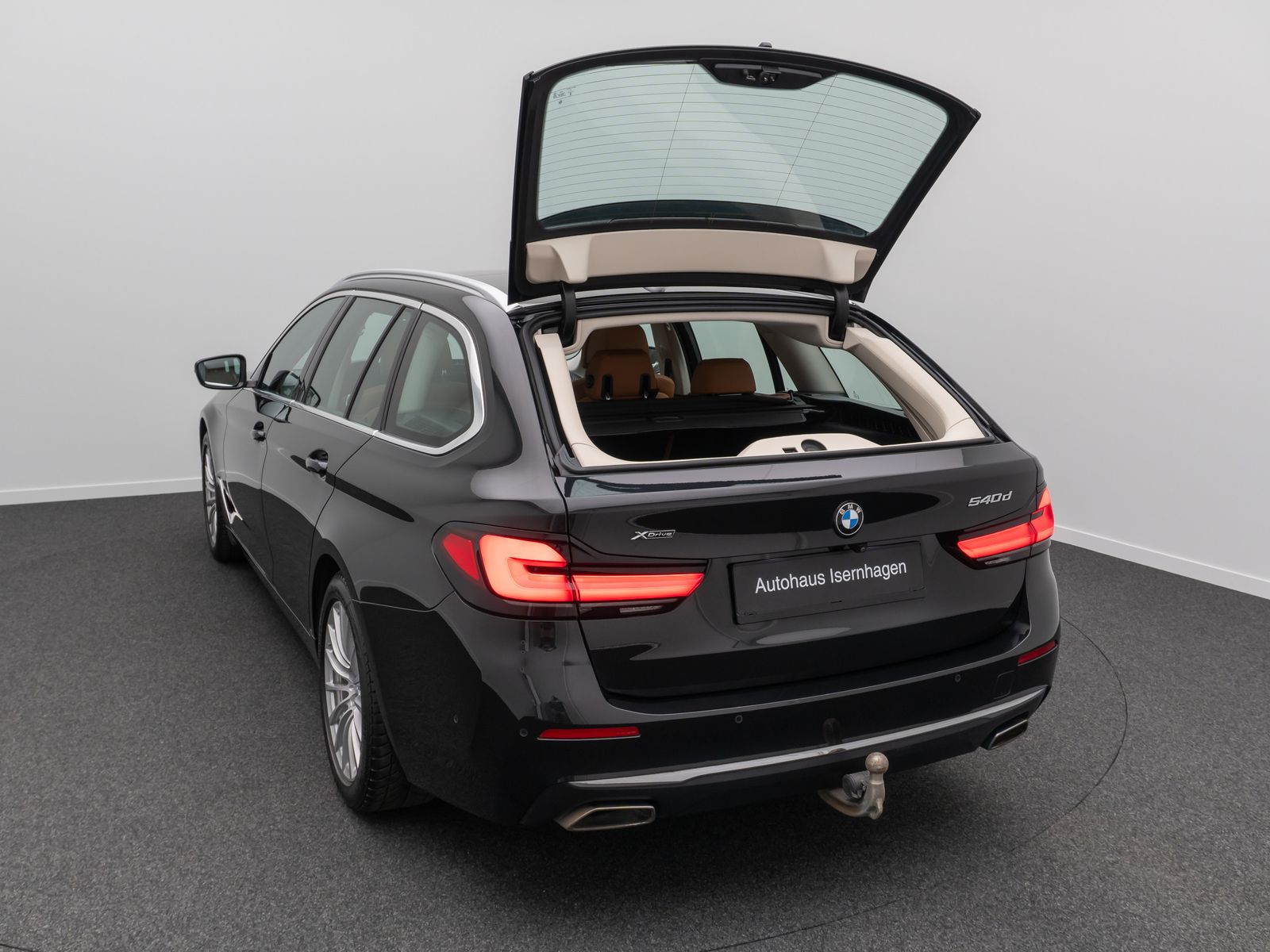 Fahrzeugabbildung BMW 540d xD Luxury Line Panorama HUD HIFi DAB DisKey