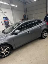 Volvo V40 D2 Geartronic Momentum Momentum - Volvo V40 Limousine Momentum mit Diesel-Antrieb