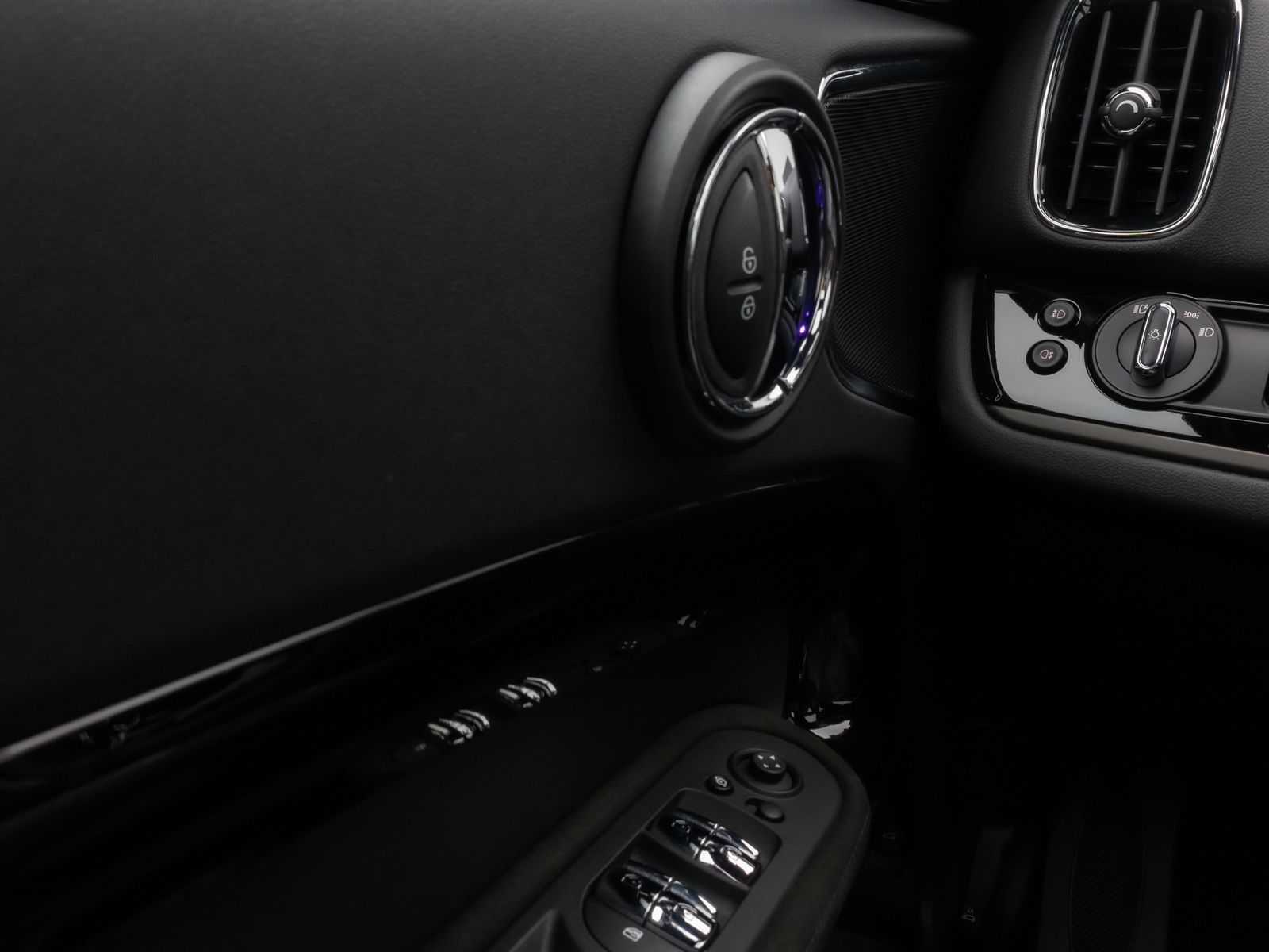 Fahrzeugabbildung MINI Countryman SE (Cooper) ALL4 Panorama Kamera HUD