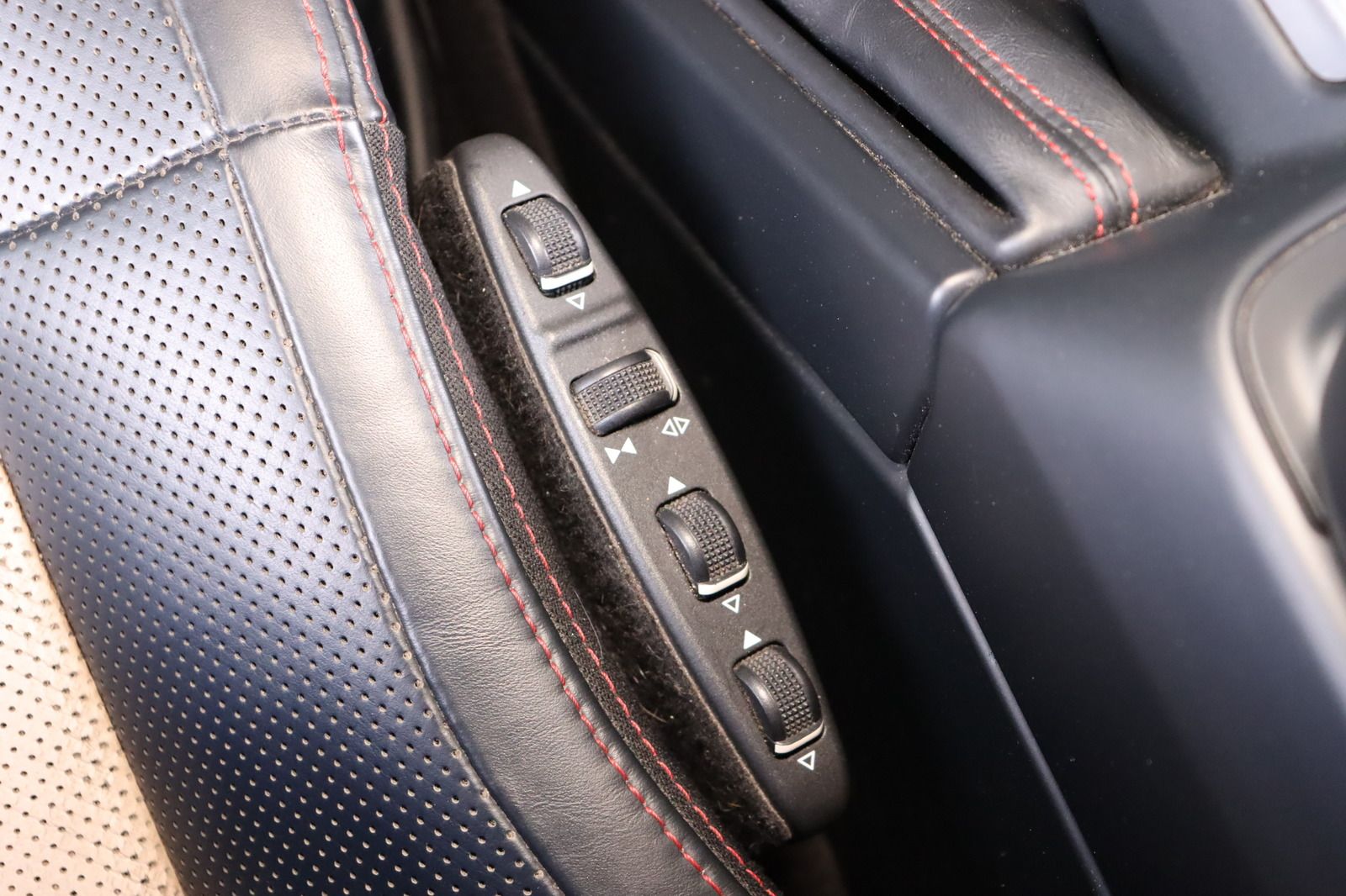 Fahrzeugabbildung Mercedes-Benz G 350 BlueTEC DESIGNO DIS * H&K 4x Sitzhzg. Navi
