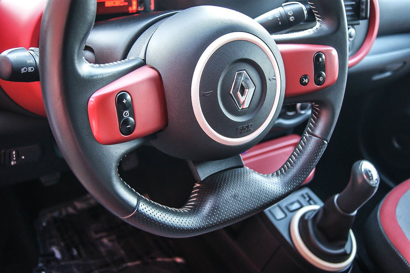 Fahrzeugabbildung Renault Twingo Dynamique 1.0 FALTDACH PDC SIHZG TEMPOMAT