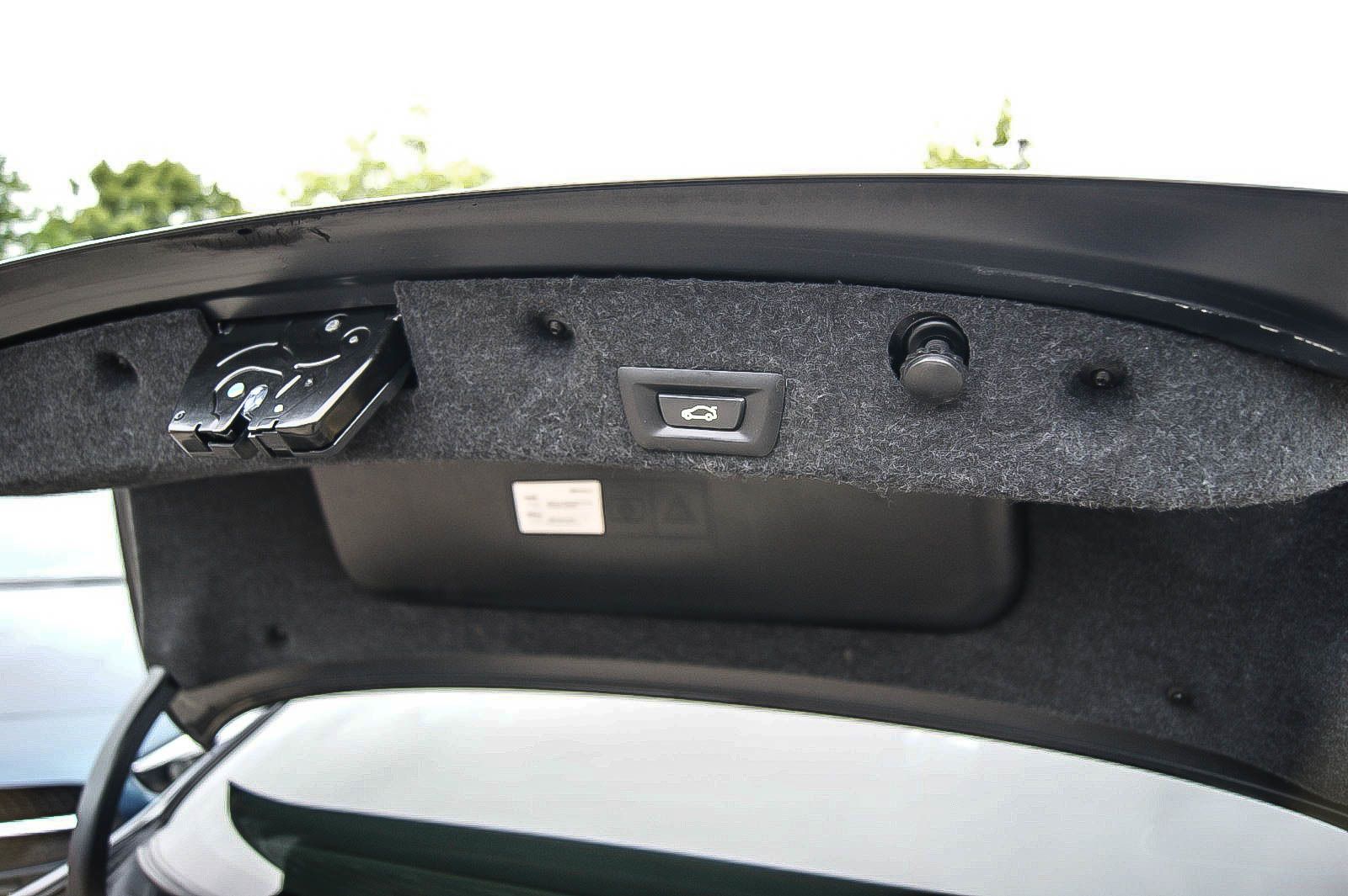 Fahrzeugabbildung BMW 525 d xDrive M-Sport SPORTPAKET SCHIEBEDACH STHZ