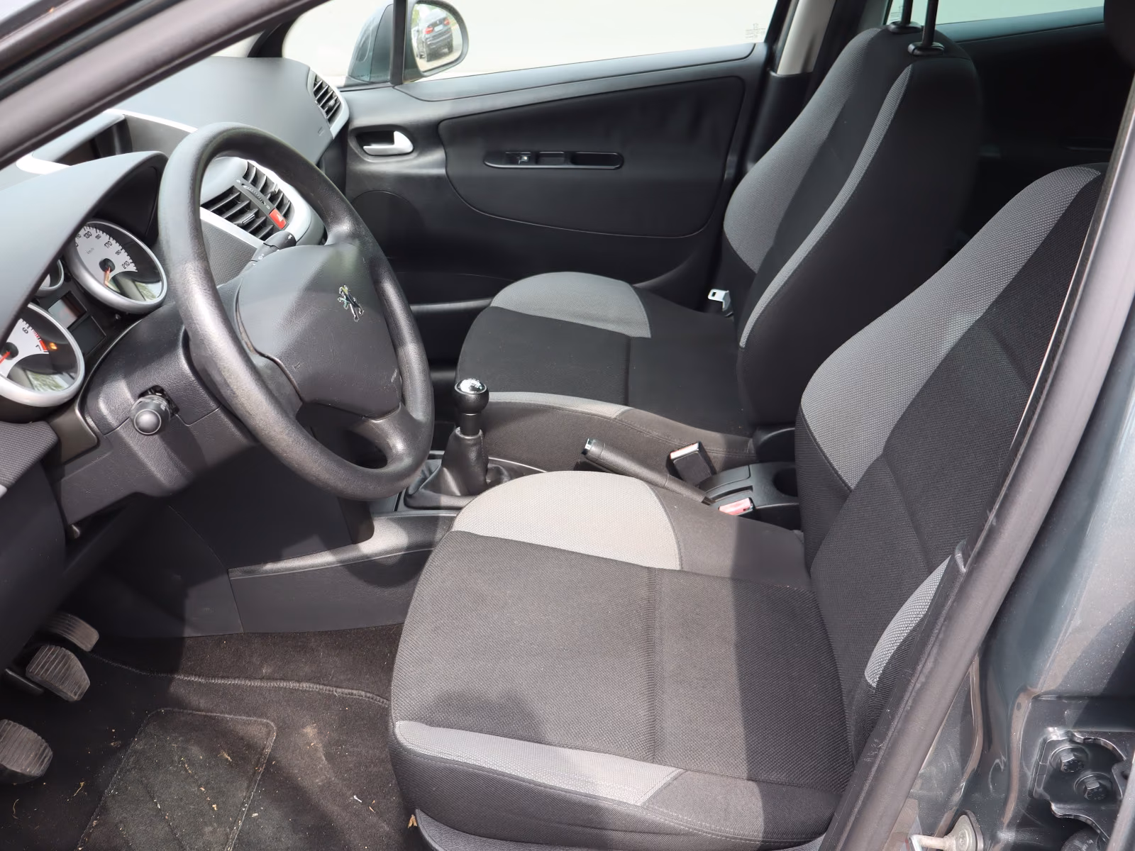 Peugeot 207 2009 — photo 9