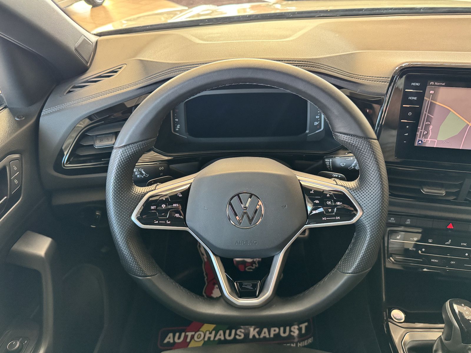 Fahrzeugabbildung Volkswagen T-Roc 1.5 DSG R-Line/Black/1.Hd/Spur/Park/Ahk