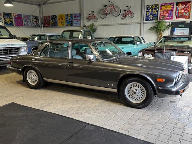 Jaguar XJ12