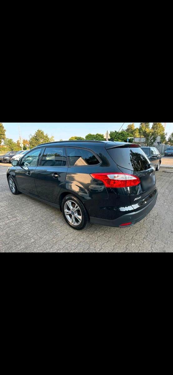 Ford Focus 2013 — rear view