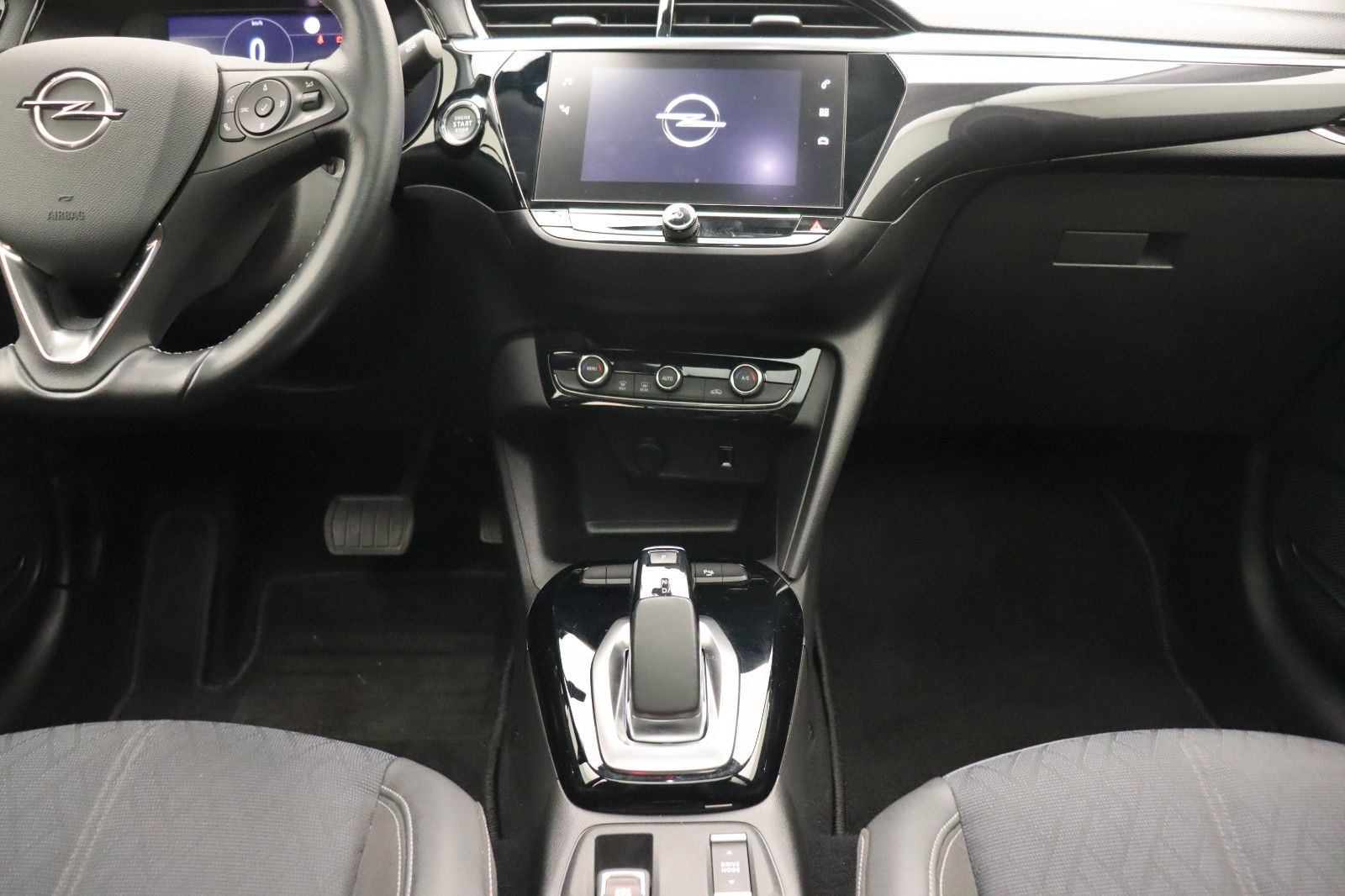 Fahrzeugabbildung Opel Corsa-e F First Edition IntelliLux Panorama PDC