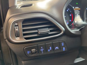 Hyundai i30 cw Premium *ACC*KAMERA*NAVI*SHZ*TEM*TOUCH*
