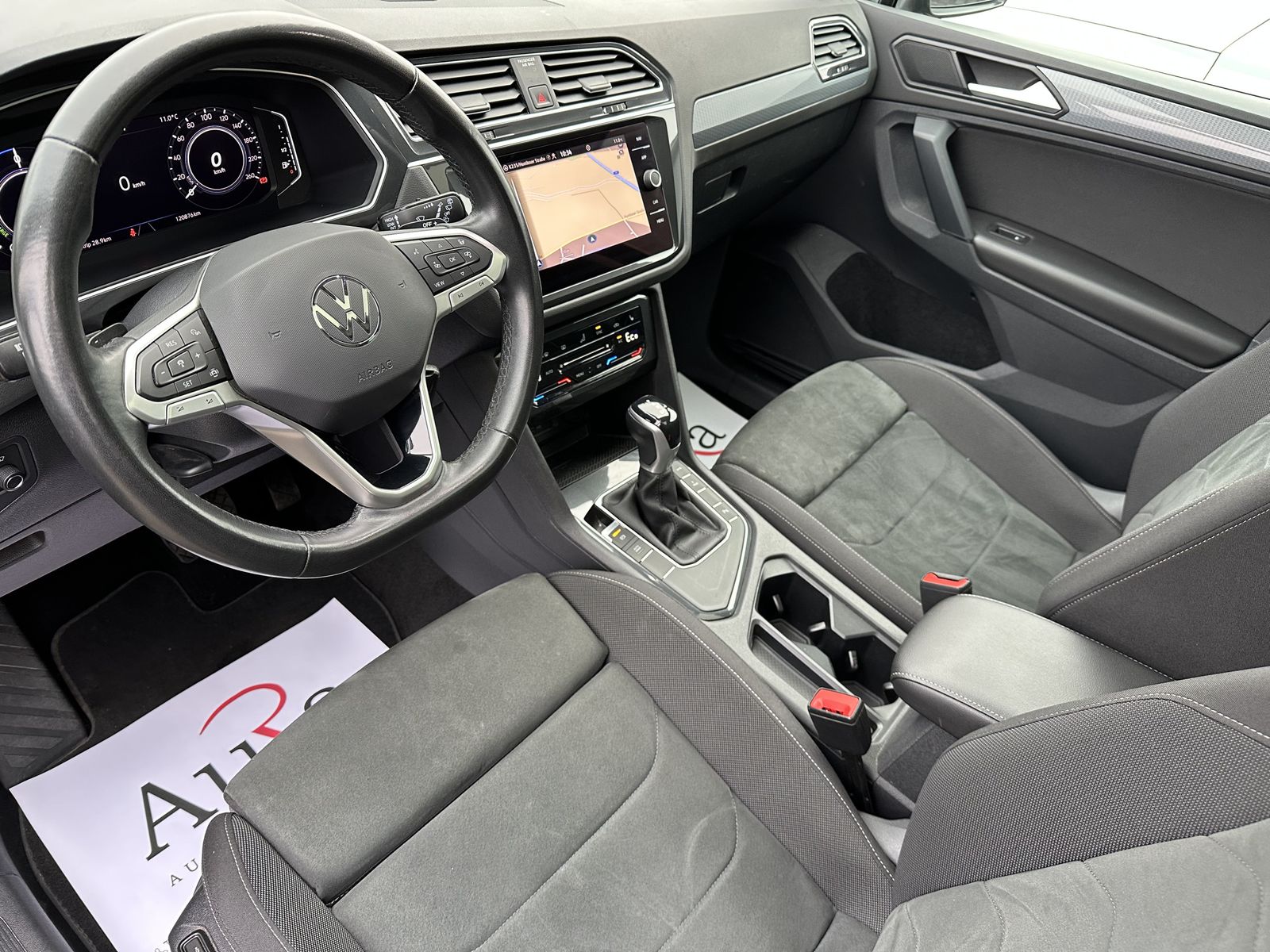 Fahrzeugabbildung Volkswagen Tiguan 1.4 eHybrid DSG Life NAV+LED+AHK+ACC+PANO