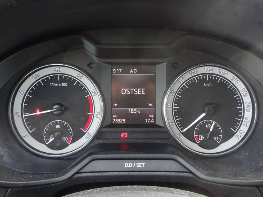 Fahrzeugabbildung SKODA Octavia Combi 1,5 TSI Clever Navi AHK