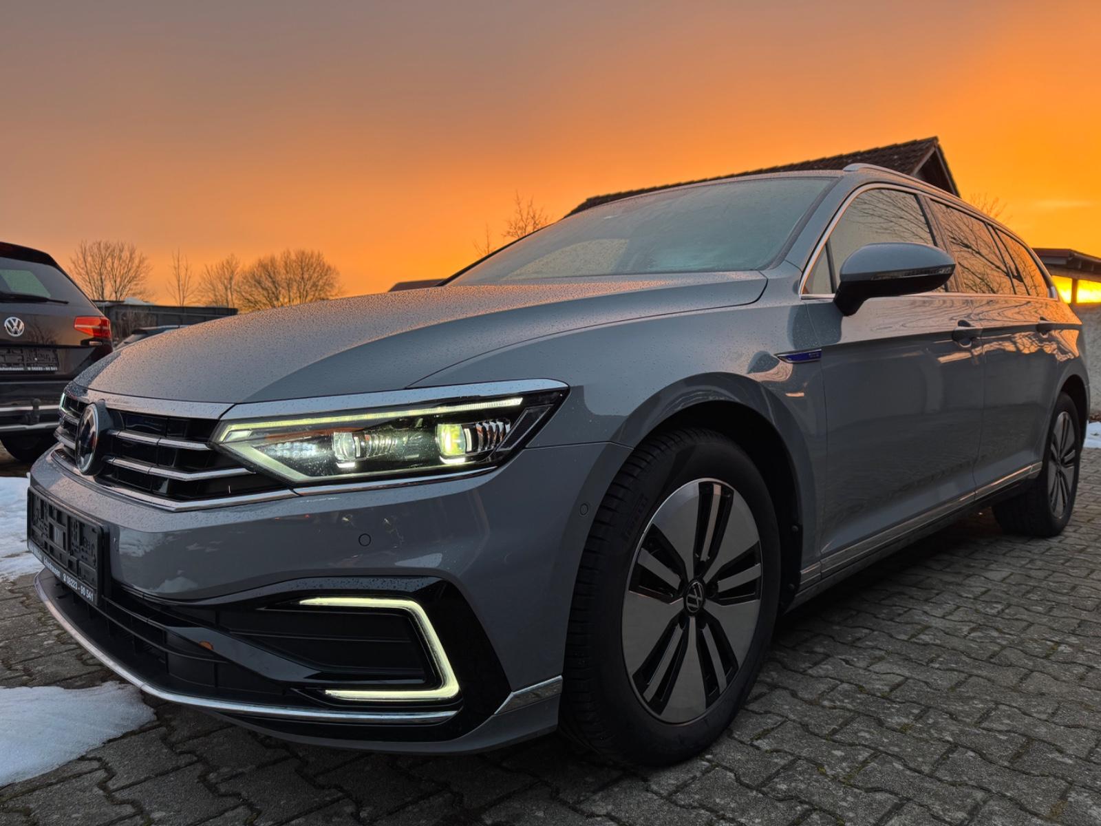 Volkswagen Passat Var GTE AHK Matrix StHz 360°C Digi Leder