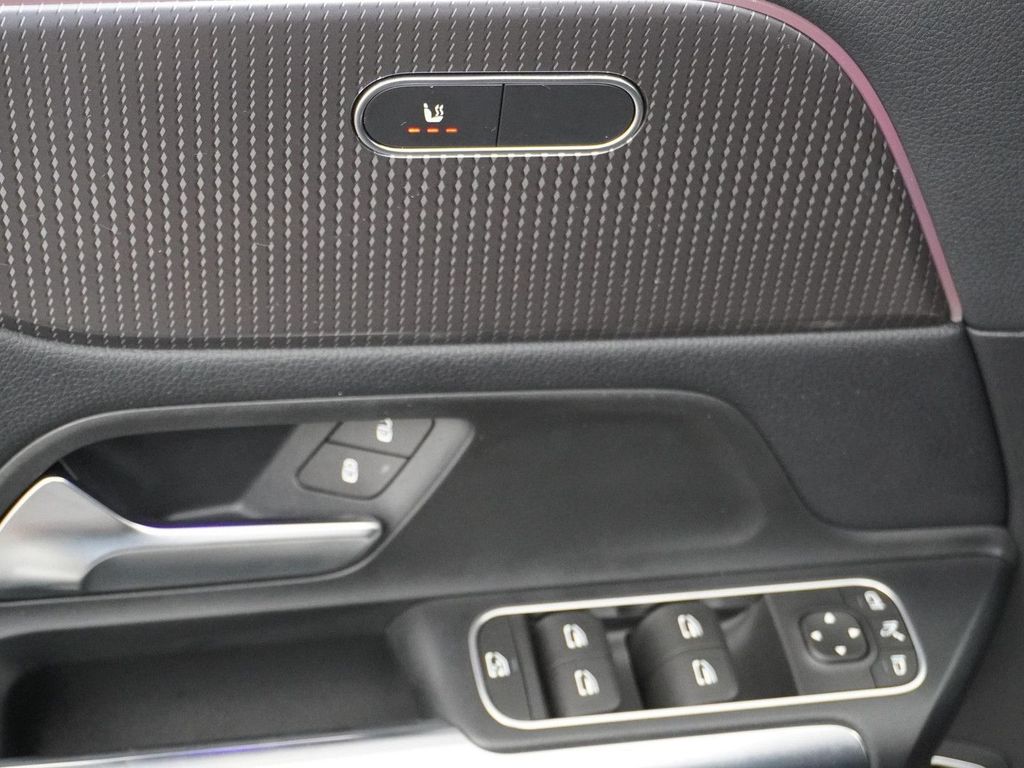 Mercedes-Benz GLA 200 Business Solution Luxury AMG Felgen MBUX