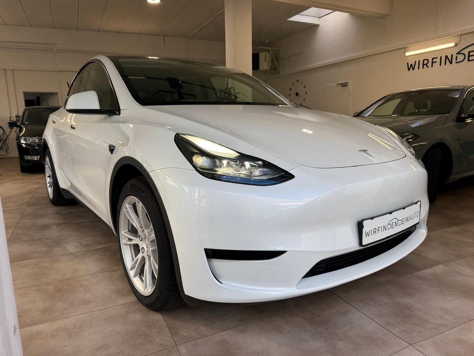 Tesla Model Y RWD Premium Matrix LFP Autop. Zertifikat