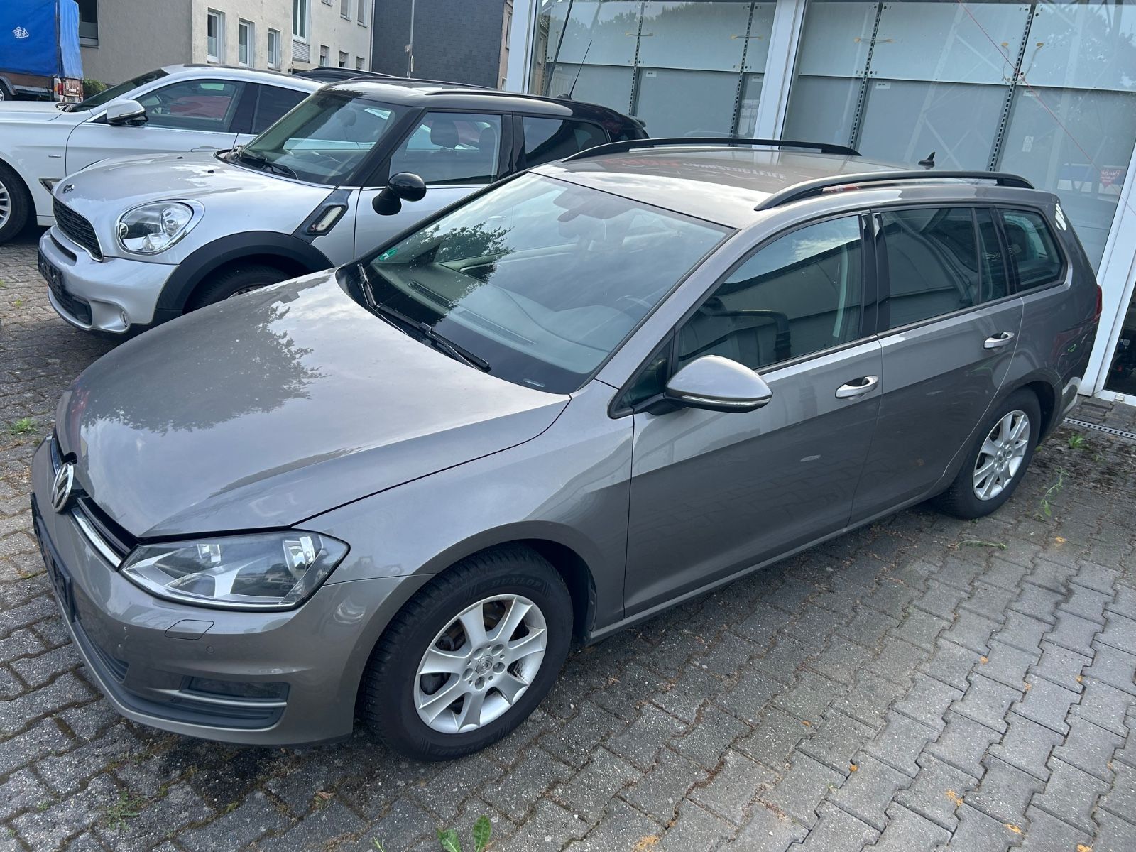 Volkswagen Golf - 1