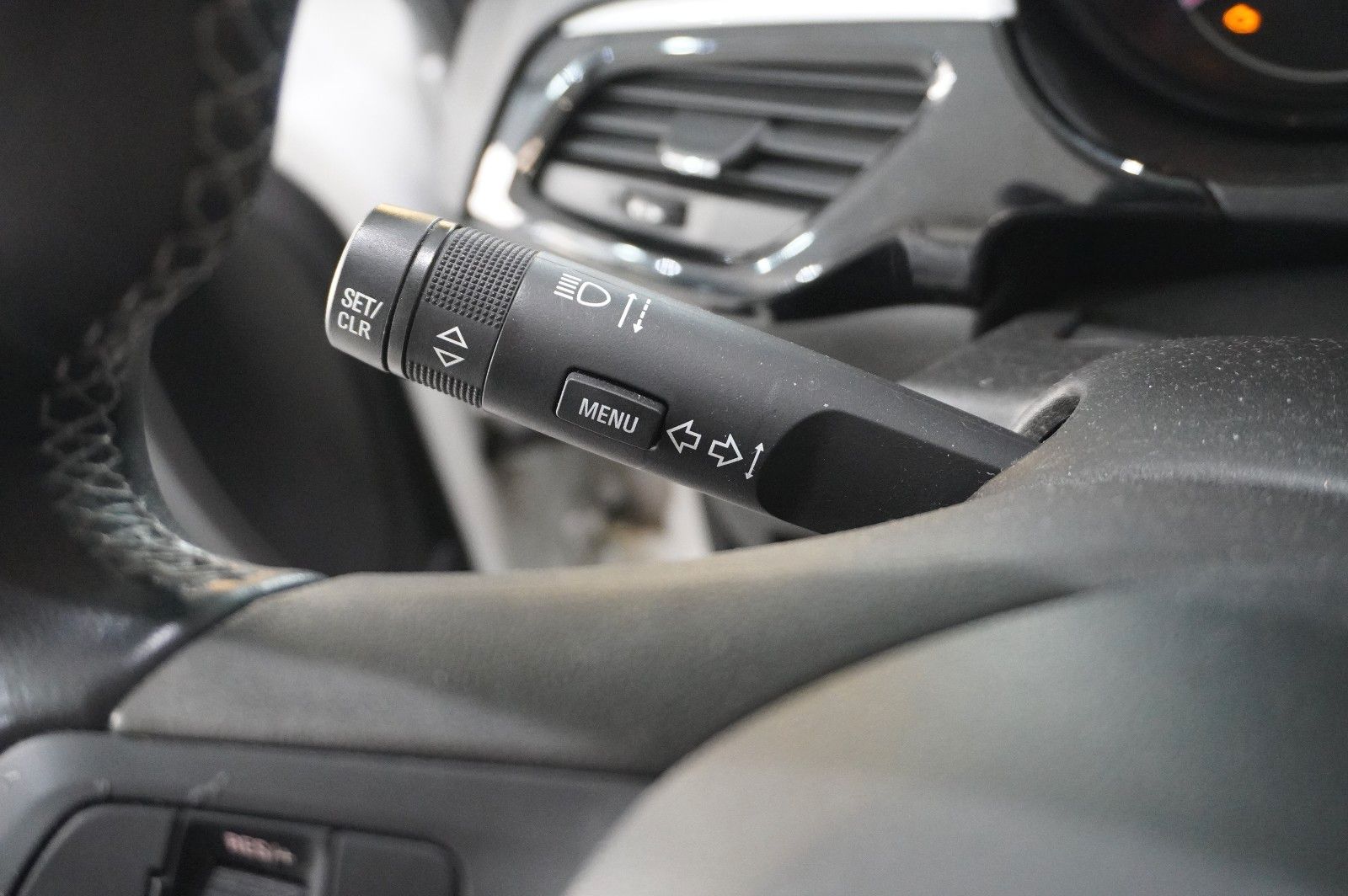Fahrzeugabbildung Opel Corsa E 1.2 COLOR EDIT. AUTOM. LED/SHZ/SPORT/USB