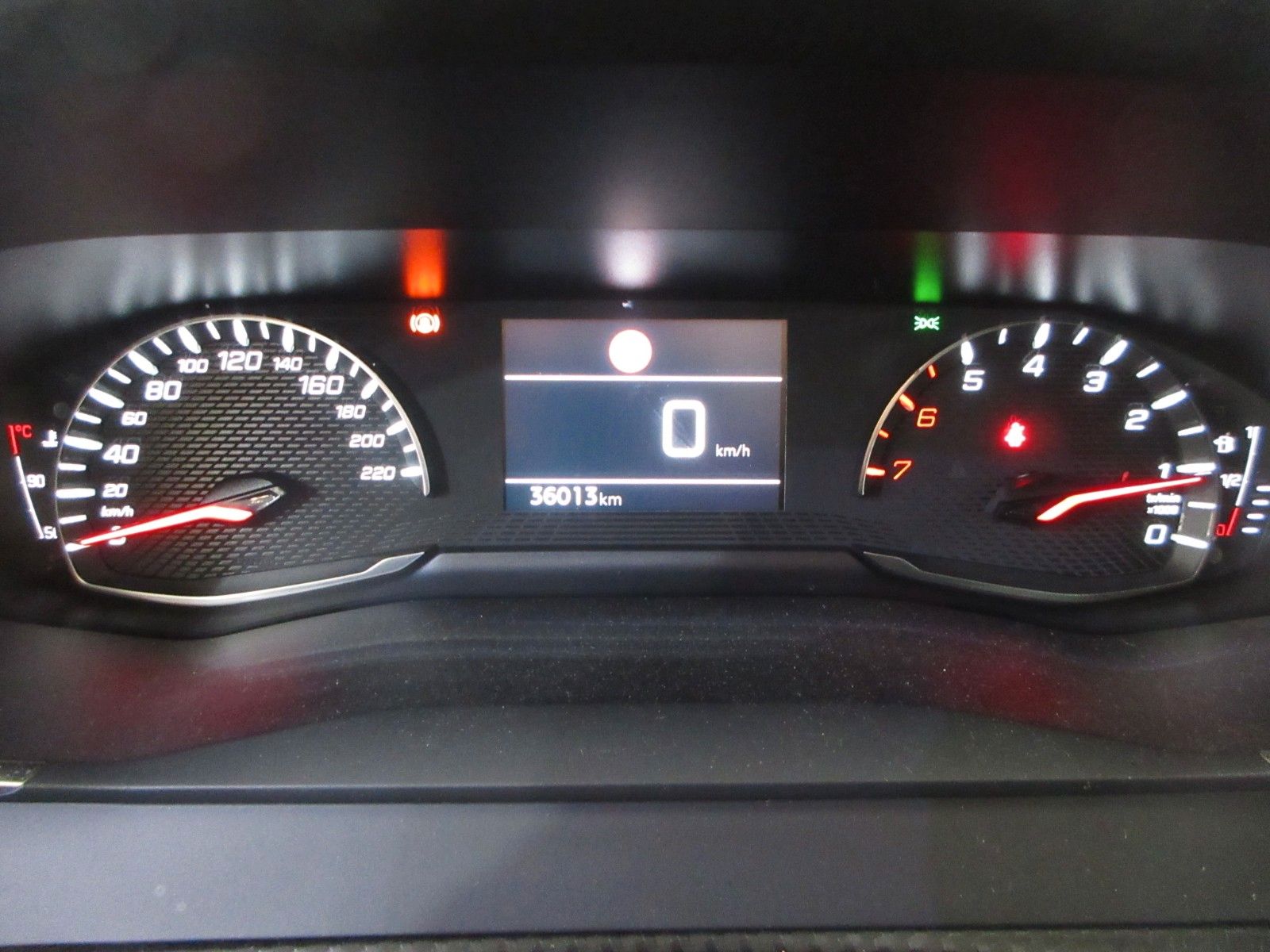 Fahrzeugabbildung Peugeot 208 Active 1.2T NAVI/LED/PDC/TEMPOMAT