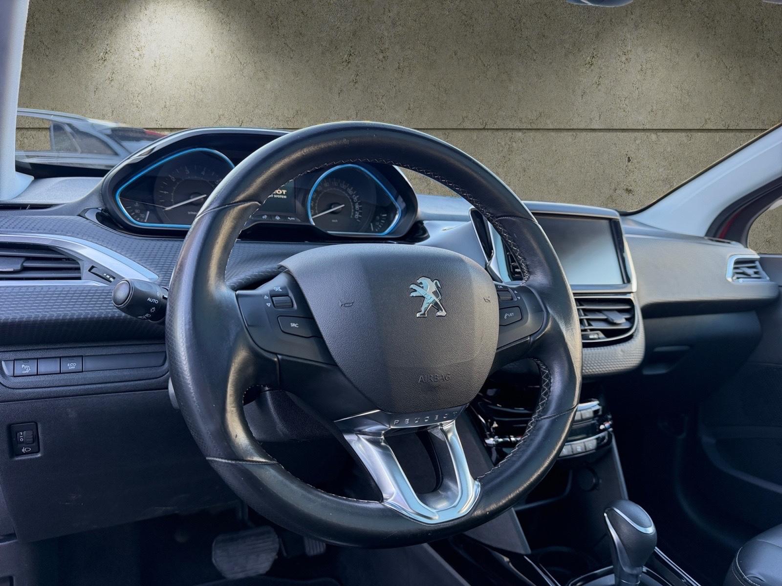 Peugeot 2008 Allure PureTech 110 *PANO*RFK*SHZ*NAVI*TÜV*