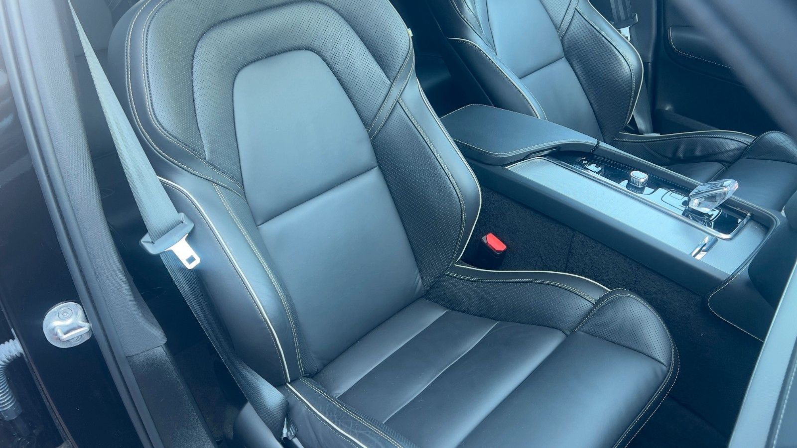 Fahrzeugabbildung Volvo XC90 B5 D AWD Plus Bright*STDHZG*360°*LUFT*ACC*