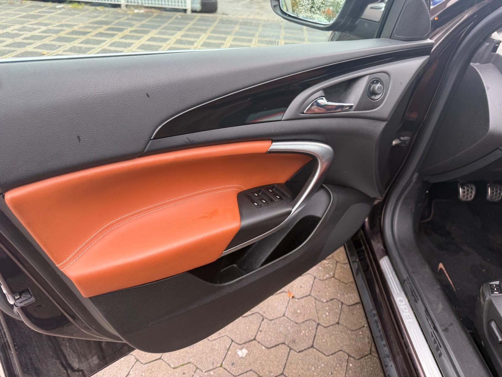 Opel Insignia 2011 — photo 22
