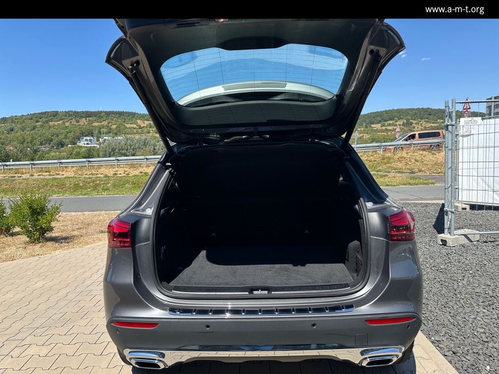 MERCEDES-BENZ GLA 200