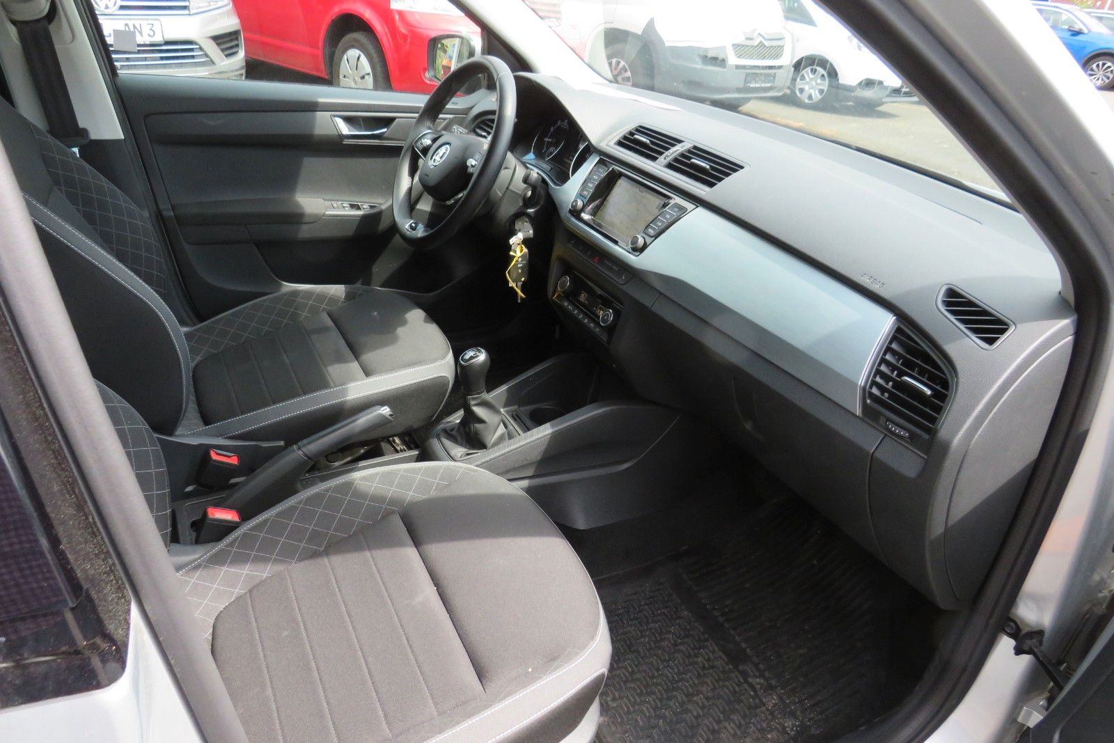 Fahrzeugabbildung SKODA Fabia Combi Ambition NAVI PDC GJ SITZH APP 1.HD