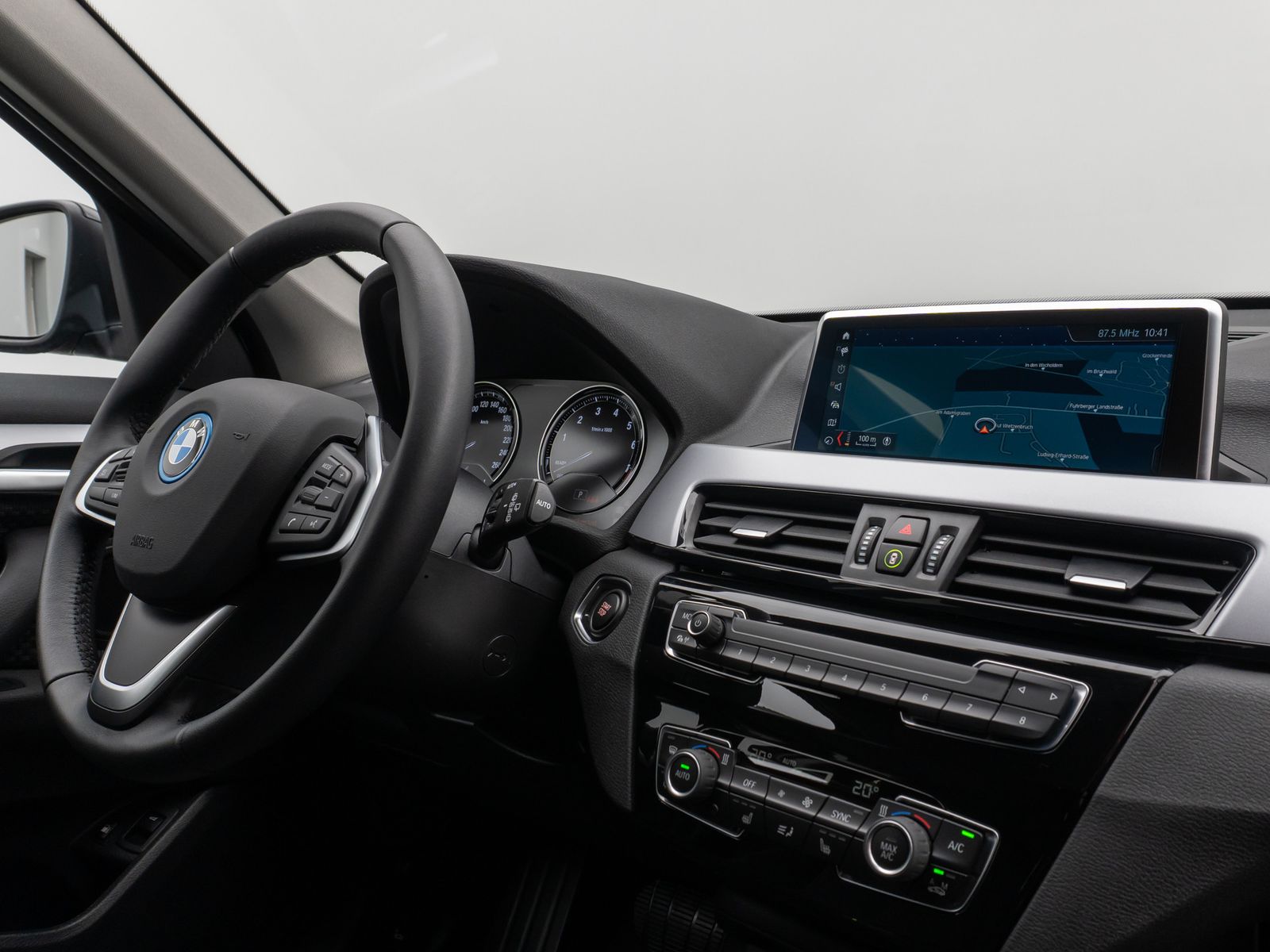 Fahrzeugabbildung BMW X1 xD25e ParkAss DAB Navi Lordos GwschwindigReg