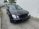 Mercedes-Benz E 320 T ELEGANCE - Mercedes-Benz E 320: Elegance