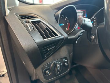 Ford Grand C-MAX Titanium *Pano*Navi*7Sitzer*