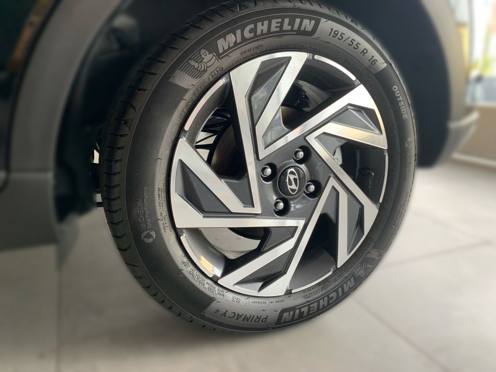 Fahrzeugabbildung Hyundai BAYON 1.0 T-GDI 7-DCT Trend Navi LED Komfort
