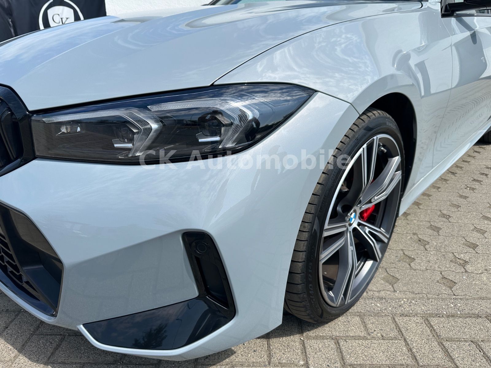 Fahrzeugabbildung BMW 320d xDrive M-Sport/Widescreen/Navi/Pano/LED/AHK