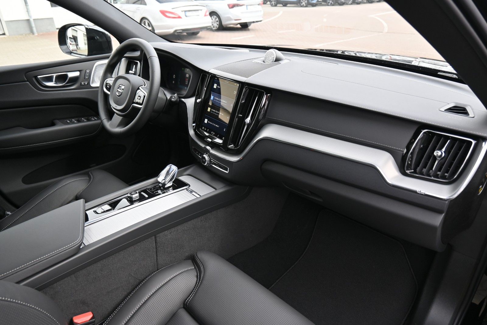 Fahrzeugabbildung Volvo XC60 B5 AWD Ultra Black Edition*LED*PANO*360*B&W