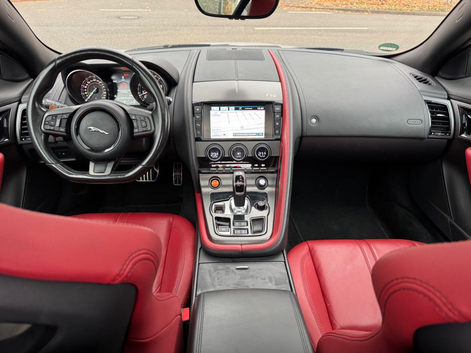 Fahrzeugabbildung Jaguar F-Type*PANO*CAM*XENON*MEMORY*LEDER