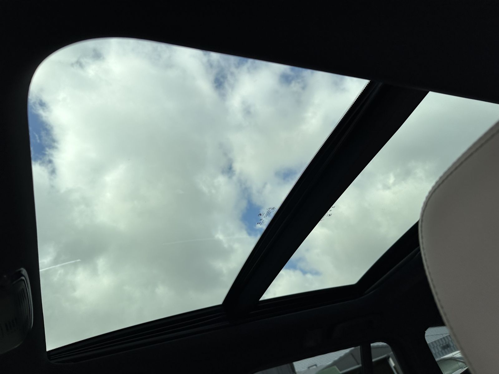 Fahrzeugabbildung BMW 330d Touring M-Sport NAV+LASER+ACC+HUD+PANO+19ZO