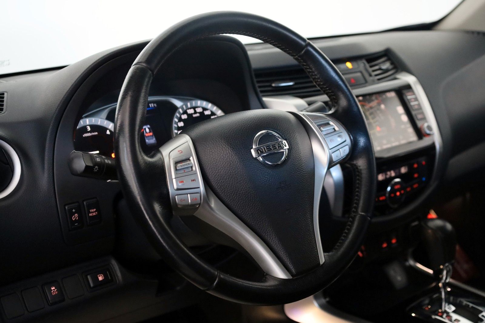 Fahrzeugabbildung Nissan Navara N-Guard DoCa 4x4 Leder,Navi,LED,SH,SD,360