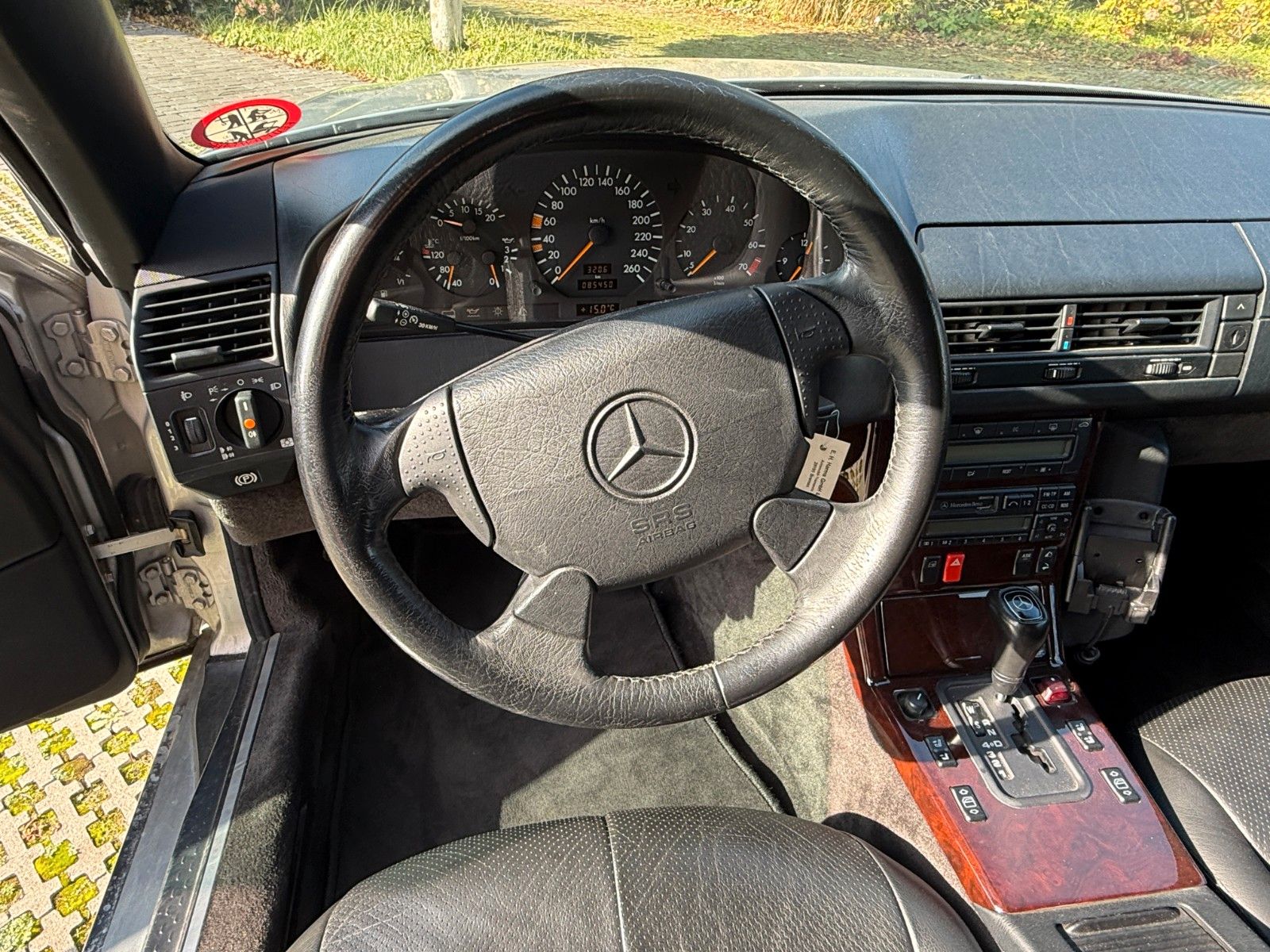 Fahrzeugabbildung Mercedes-Benz SL 280