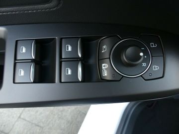 Fahrzeugabbildung Ford Focus Limousine ST-Line X