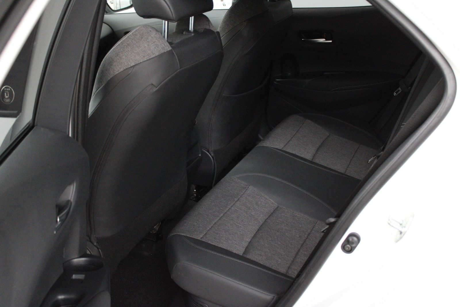 Fahrzeugabbildung Toyota Corolla 1.8 Hybrid Team D