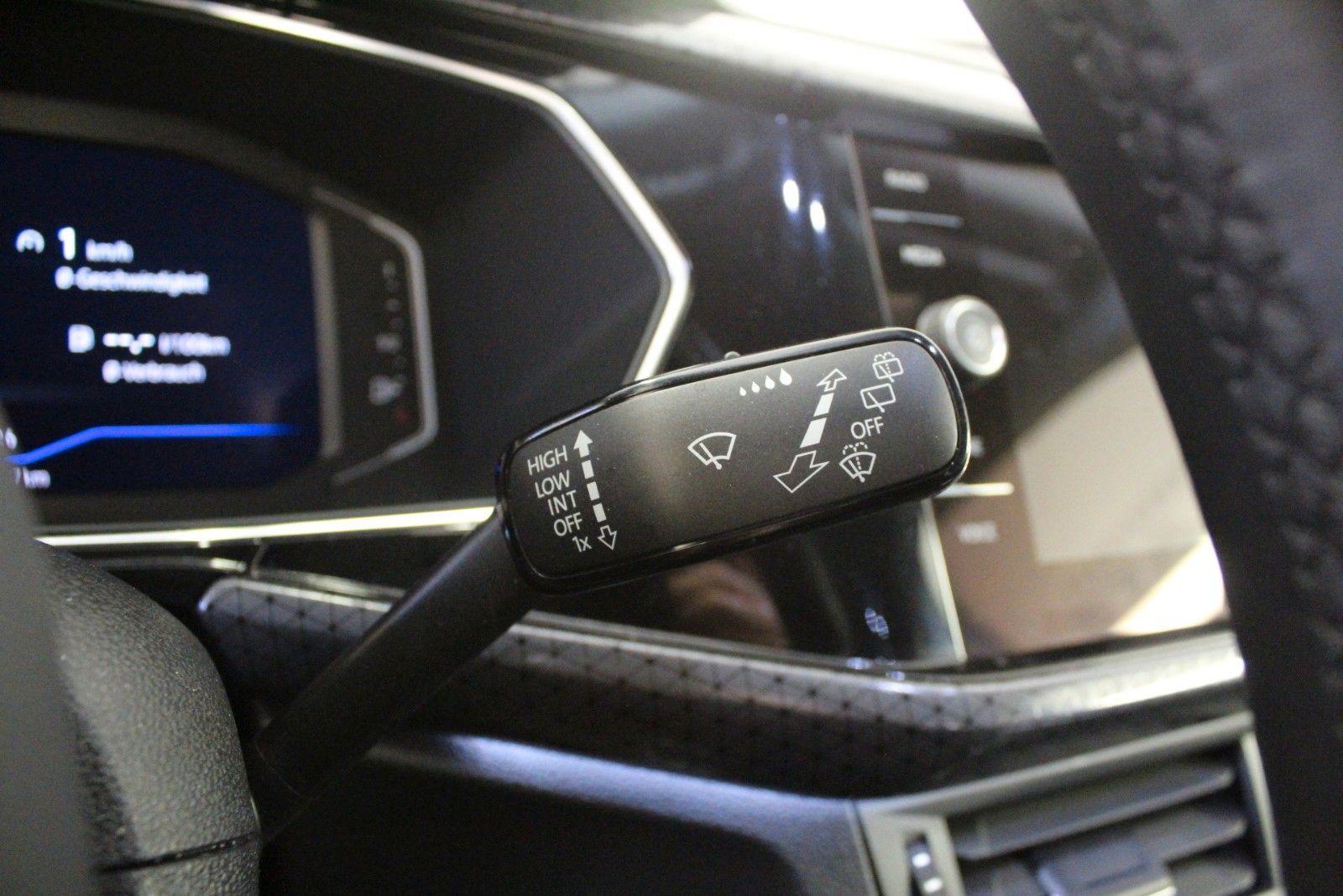 Fahrzeugabbildung Volkswagen T-Cross 1.0 TSI DSG *Sitzhzg*Kamera*AHK