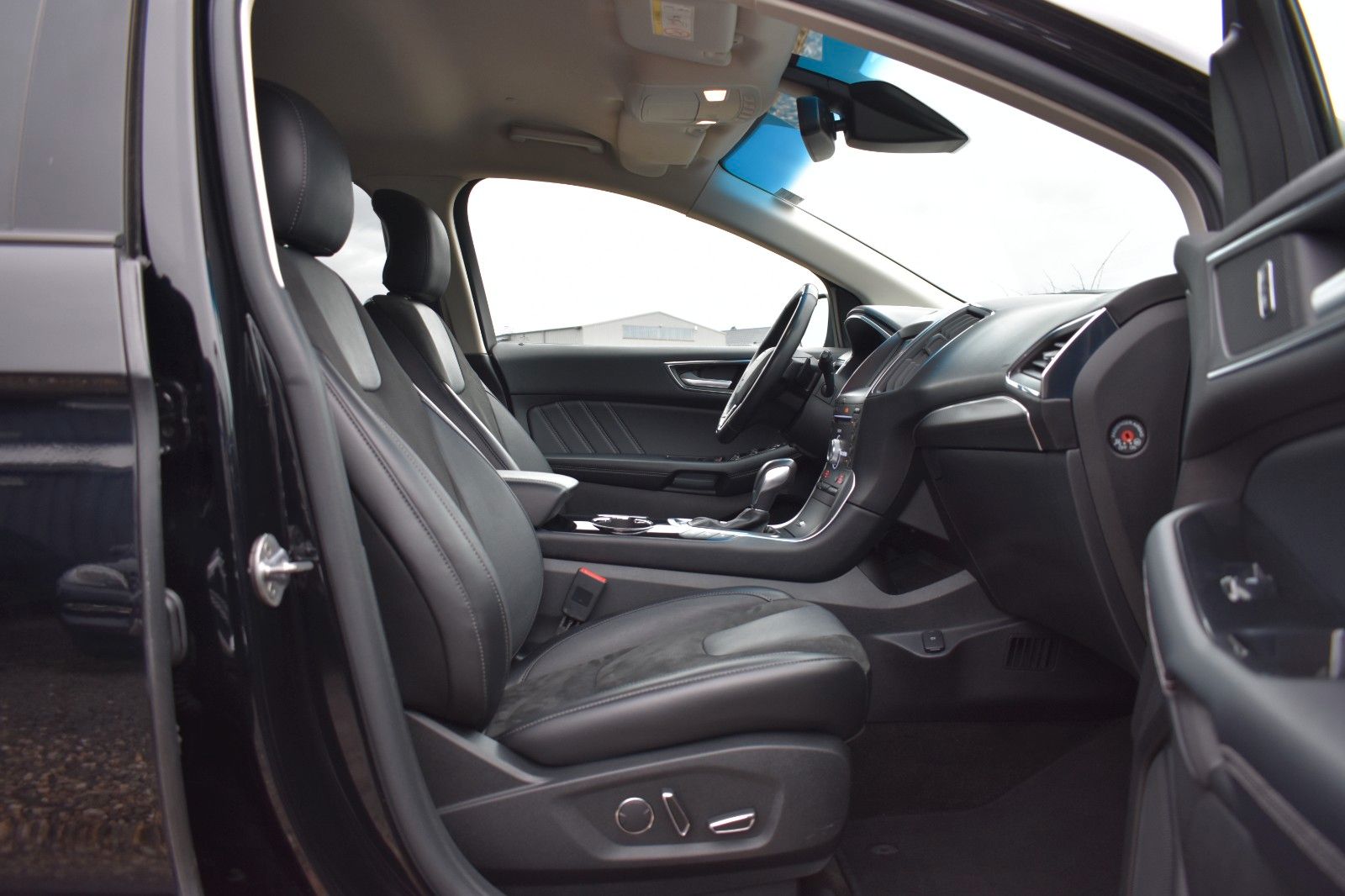 Fahrzeugabbildung Ford Edge ST-Line 4x4 Kamera Sitzbelüftung ACC