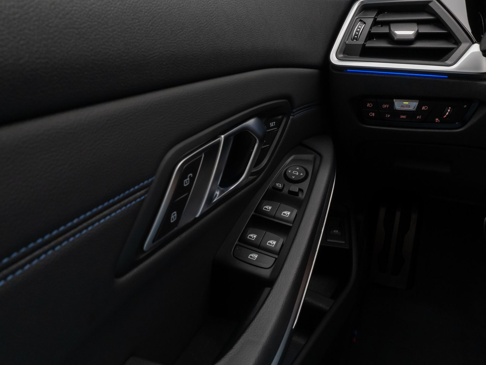 Fahrzeugabbildung BMW 330d M Sport HiFi Lenkradheiz AHK Komfort 18Zoll