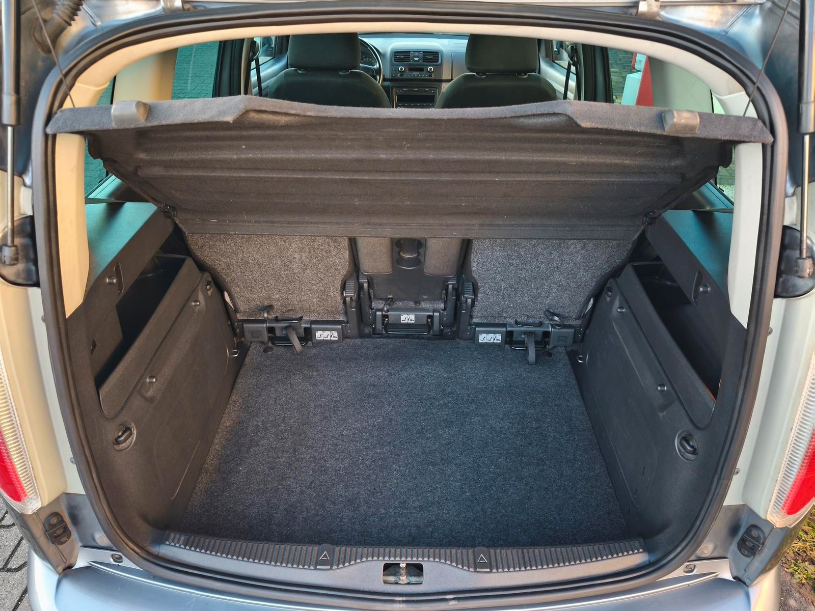 Fahrzeugabbildung SKODA Roomster 1.2 TSI Klimaauto/Tempo/Shz/PDC/Ahk