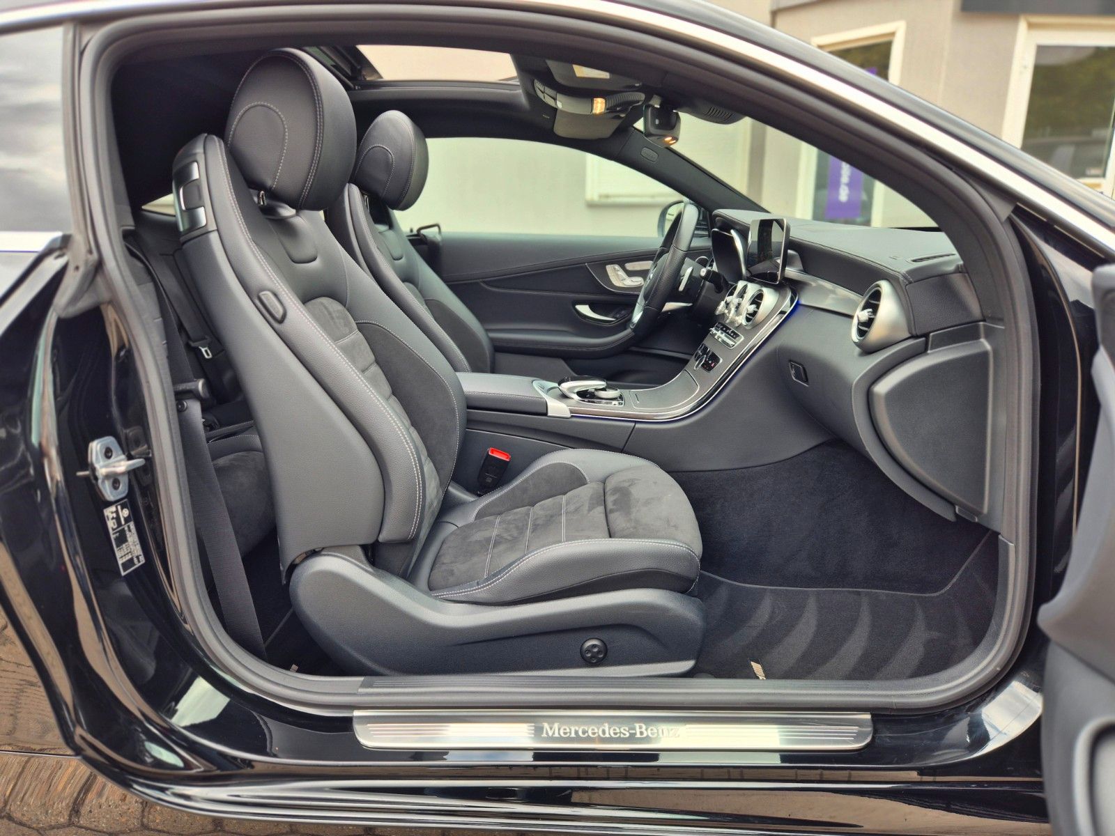 Mercedes-Benz C 300 Coupé 4Matic AMG Line Multibeam Virtual foto 22