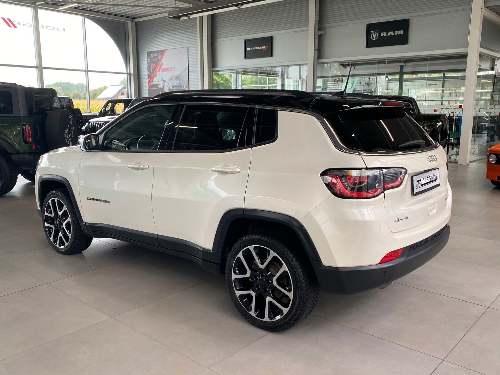 Fahrzeugabbildung Jeep Compass 2.0 D Limited 4WD "Limited Luxus-Paket"