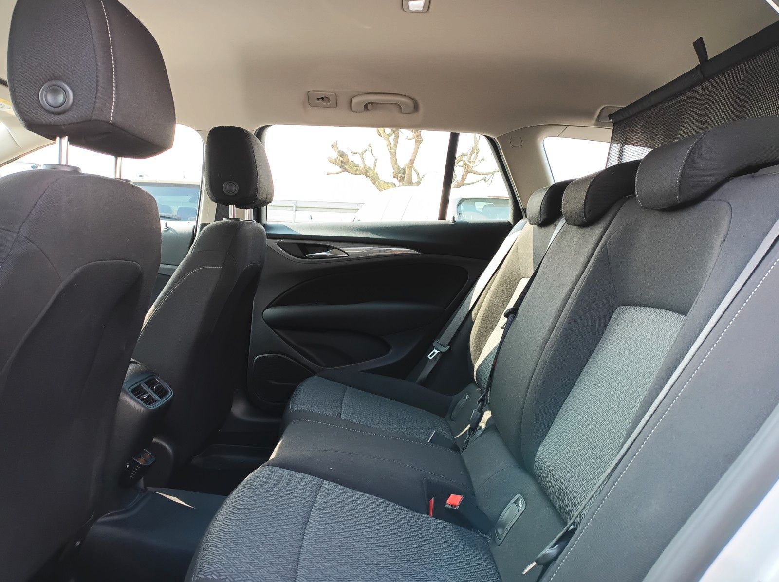 Fahrzeugabbildung Opel INSIGNIA B+SPORTSTOURER+BUSINESS+KAMERA+AHK+SH++