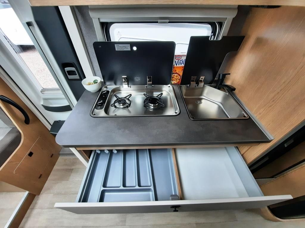 Fahrzeug Übersicht 13 Fahrzeugabbildung Hobby ONTOUR T 710 GE Verfüg./Sparen Sie 17.557,- €